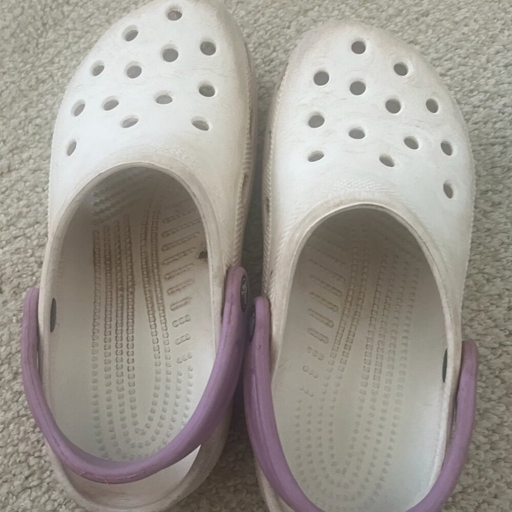 Classic White CROCS with Mismatched Purple Bands – Size M6/W8